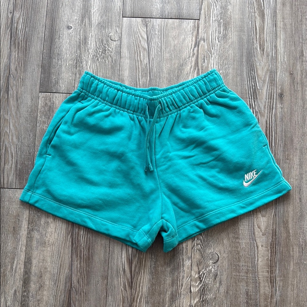 Nike Sportswear Club Fleece Women's Mid-Rise Shorts